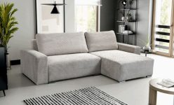 Mały narożnik do salonu z poduchami z funkcją spania codziennego