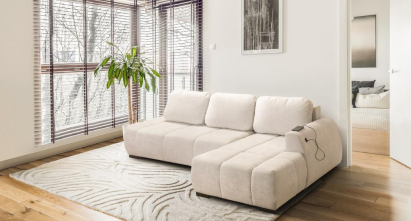 Narożnik z funkcją spania i pojemnikiem na pościel do małego mieszkania