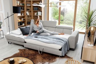 Bardzo wygodny narożnik z funkcją spania i systemem rozkładania typu delfin