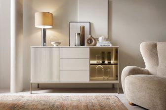 Duża kaszmirowa komoda z podświetlaną witryną