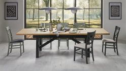 Loftowy stół dębowy z czarnym stelażem