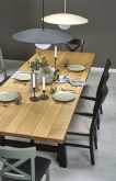 Duży stół dębowy, rozkładany na czarnych nogach