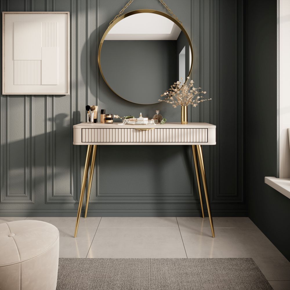 Ekskluzywna toaletka na wysokich, złotych nogach