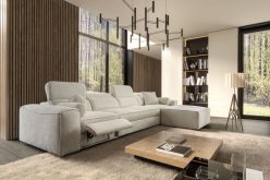 Piękny narożnik z rozkładanym podnóżkiem w tkaninie hydrofobowej