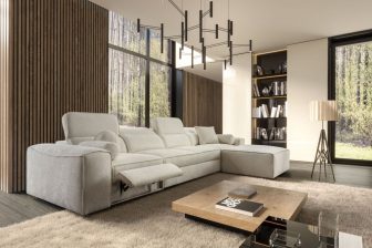 Piękny narożnik z rozkładanym podnóżkiem w tkaninie hydrofobowej