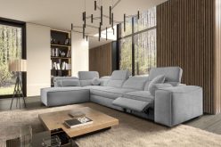 Jasnoszary narożnik z wysuwanym podnóżkiem w tkaninie zmywalnej