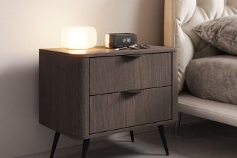 Szzfka nocna ciemny brąz na wysokich nogach z zaokrąglonymi krawędziami