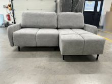 Mały narożnik na nogach z funkcją spania TOKYO 9