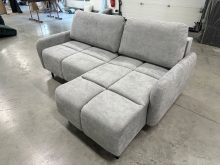 Mały narożnik na nogach z funkcją spania TOKYO 8