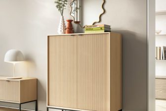 Wysoka komoda dąb vicenza na maczarnych, metalowych nogach