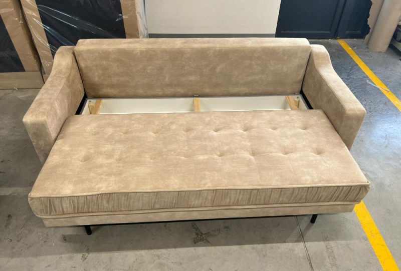 Funkcjonalana kanapa ze skrzynią na pościel