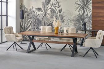 Olbrzymi stół rozkładany