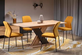 Stół do salonu w mieszkaniu