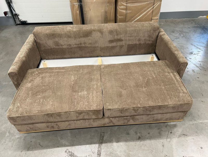 Sztruksowa sofa rozkładana ze skrzynią