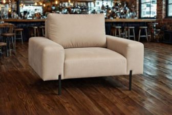 Beżowy fotel loftowy do dużego salonu