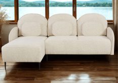 Beżowa rogówka z chydymi podłokietnikami