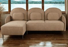 Brązowa rogówka z chydymi podłokietnikami